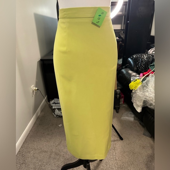 Green skirt suit - Picture 4 of 7